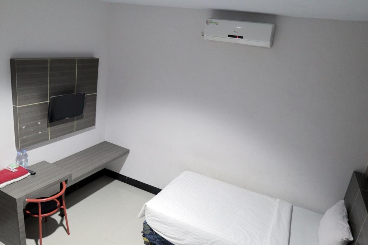 Reddoorz @ Pasangkayu Mamuju Utara Ξενοδοχείο Εξωτερικό φωτογραφία